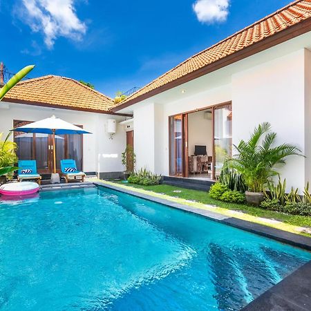 4-Bedroom Pool Villa Near Seminyak Center Bagian luar foto