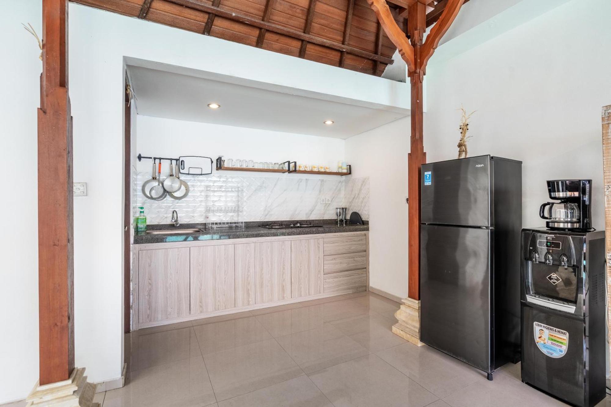 4-Bedroom Pool Villa Near Seminyak Center Bagian luar foto